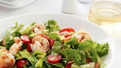 Green salad with shrimp Salad with shrimp and green salad