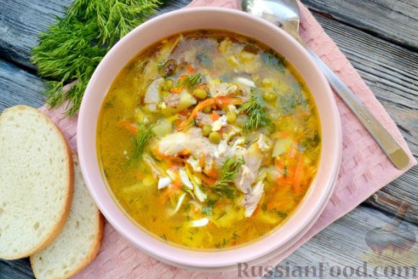 Куриный суп с консервированным горошком и яйцом