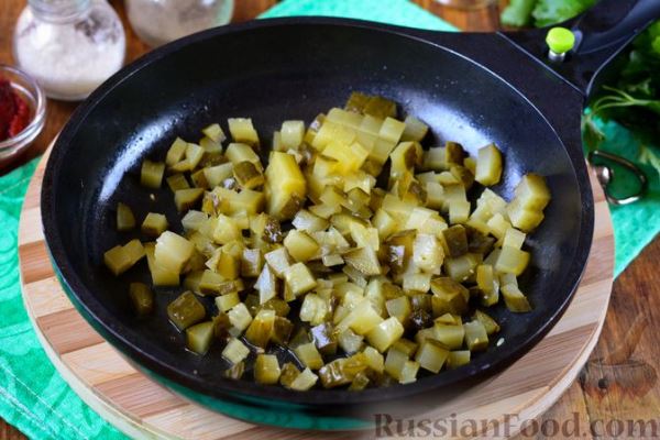 Рассольник по-ленинградски, с говядиной, рисом и томатной пастой