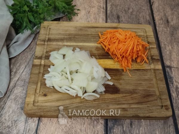 Капуста с тушенкой и рисом