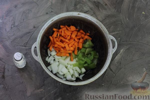 Куриный суп с рисом, яблоками и овощами