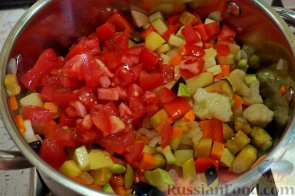 Овощной суп с кабачками, баклажанами и цветной капустой