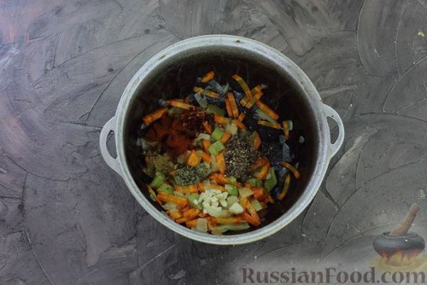 Куриный суп с рисом, яблоками и овощами