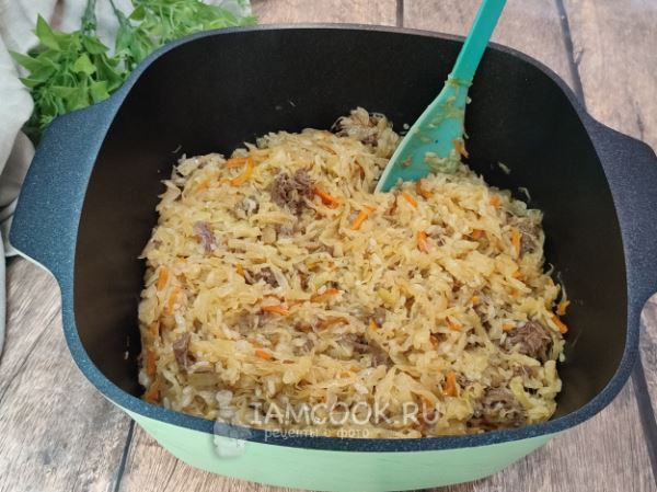 Капуста с тушенкой и рисом