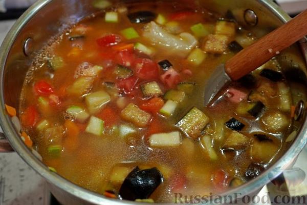 Овощной суп с кабачками, баклажанами и цветной капустой