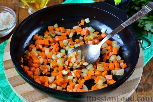 Рассольник по-ленинградски, с говядиной, рисом и томатной пастой