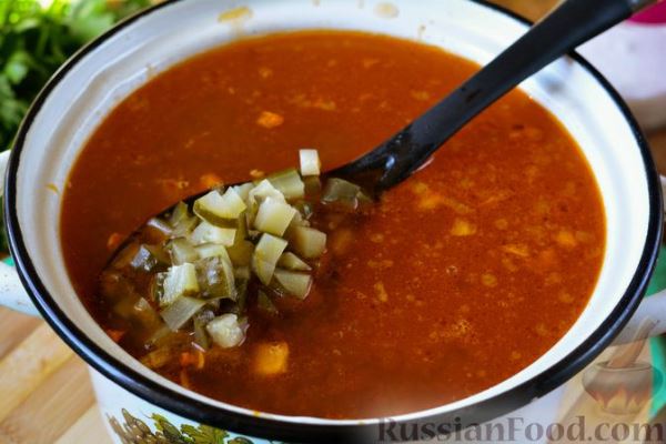 Рассольник по-ленинградски, с говядиной, рисом и томатной пастой