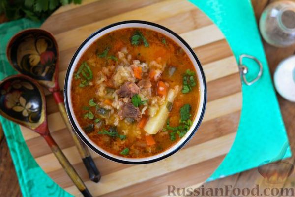 Рассольник по-ленинградски, с говядиной, рисом и томатной пастой