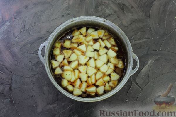 Куриный суп с рисом, яблоками и овощами