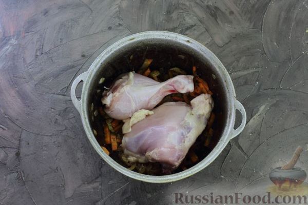 Куриный суп с рисом, яблоками и овощами