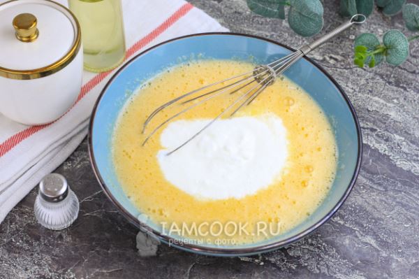 Пирог с клубникой на сковороде